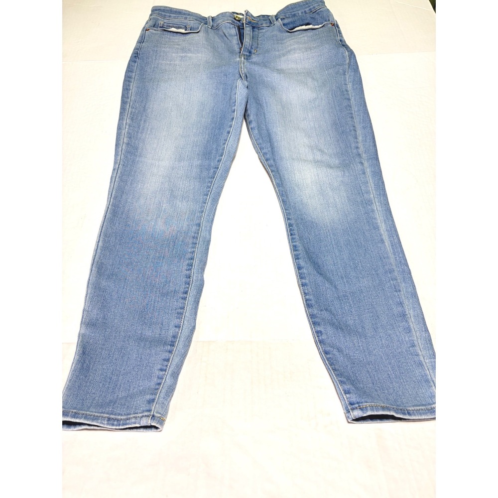 Signature by Levi Strauss & Co Womens Mid-Rise Skinny Jeans Light Wash Denim 10s